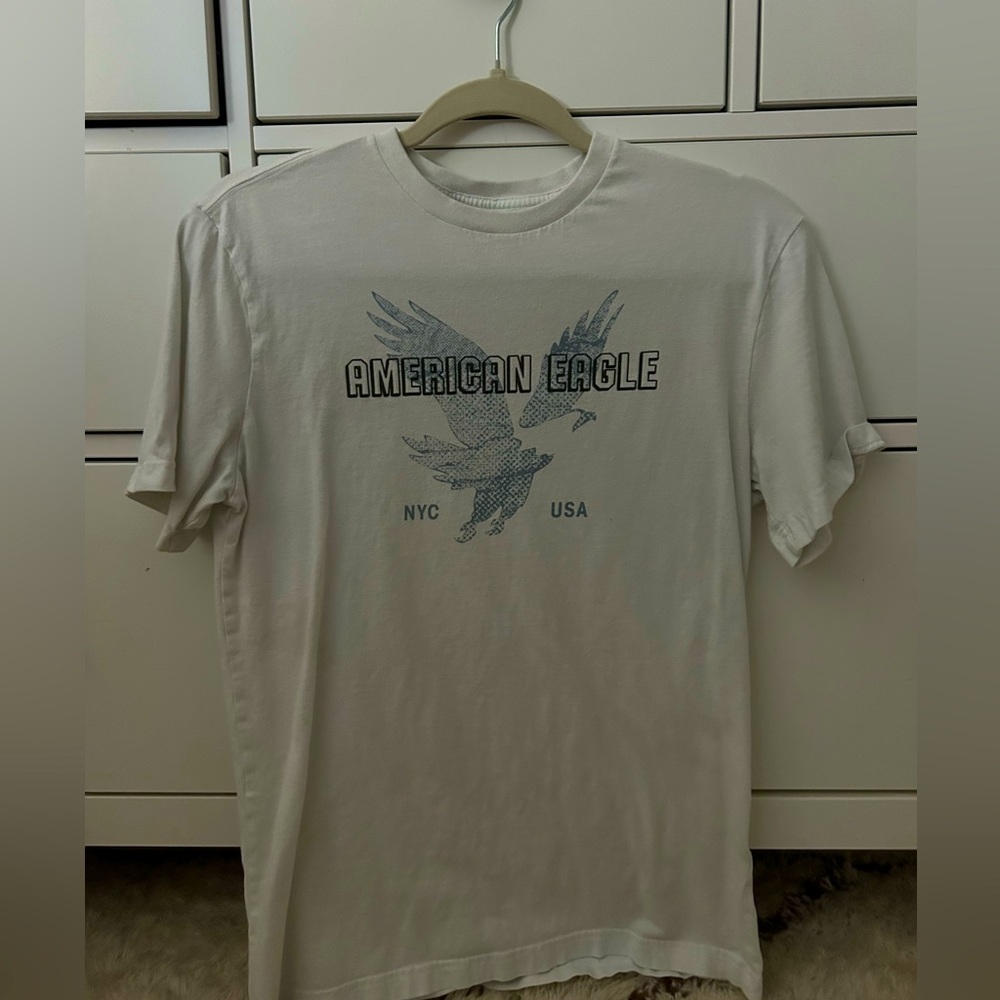 AMERICAN EAGLE T SHIRT, Size small, white